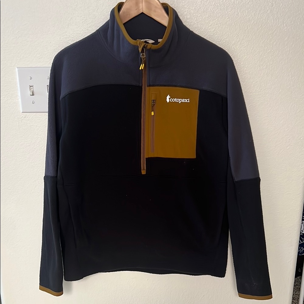 Cotopaxi Black and Brown Sweater